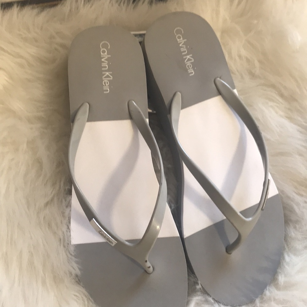 CALVIN KLEIN Wedge Flip Flops. Grey/white. Size 9.